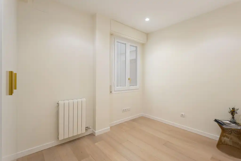 Dormitori de Apartament en venda en Barcelona amb Calefacció, Traster i Moblat