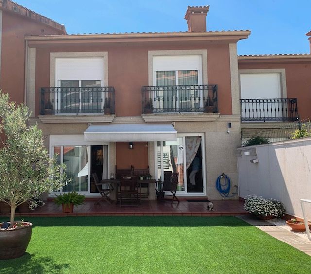 Jardí de Casa adosada en venda en Sanxenxo amb Calefacció, Jardí privat i Parquet