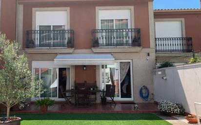 Jardí de Casa adosada en venda en Sanxenxo amb Terrassa i Balcó