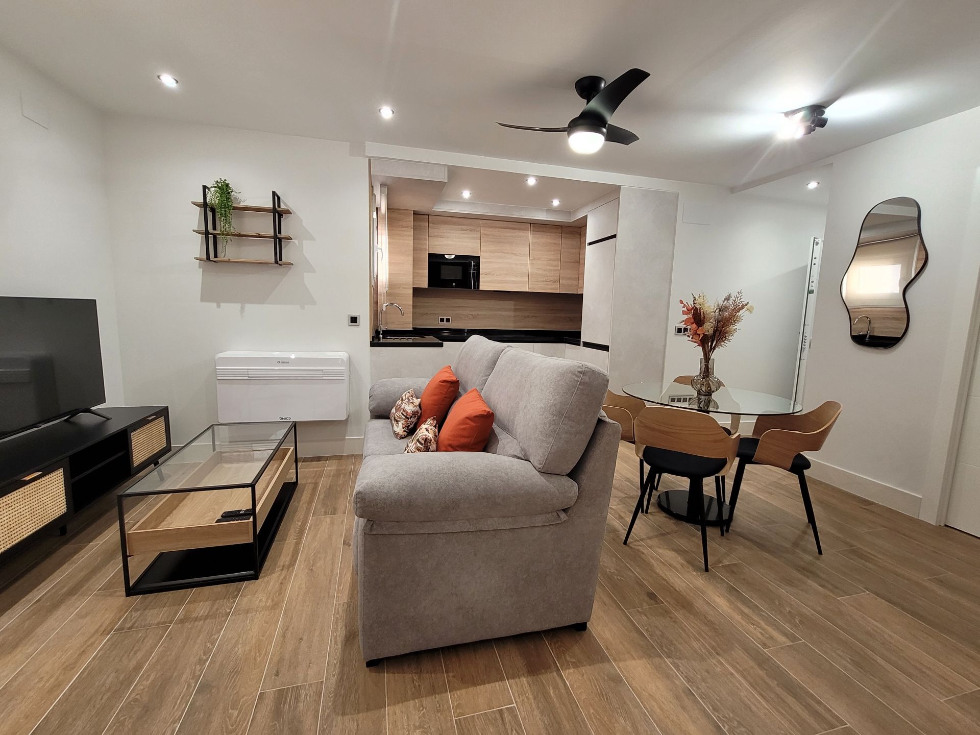 Sala d'estar de Apartament de lloguer en Málaga Capital amb Aire condicionat, Calefacció i Moblat