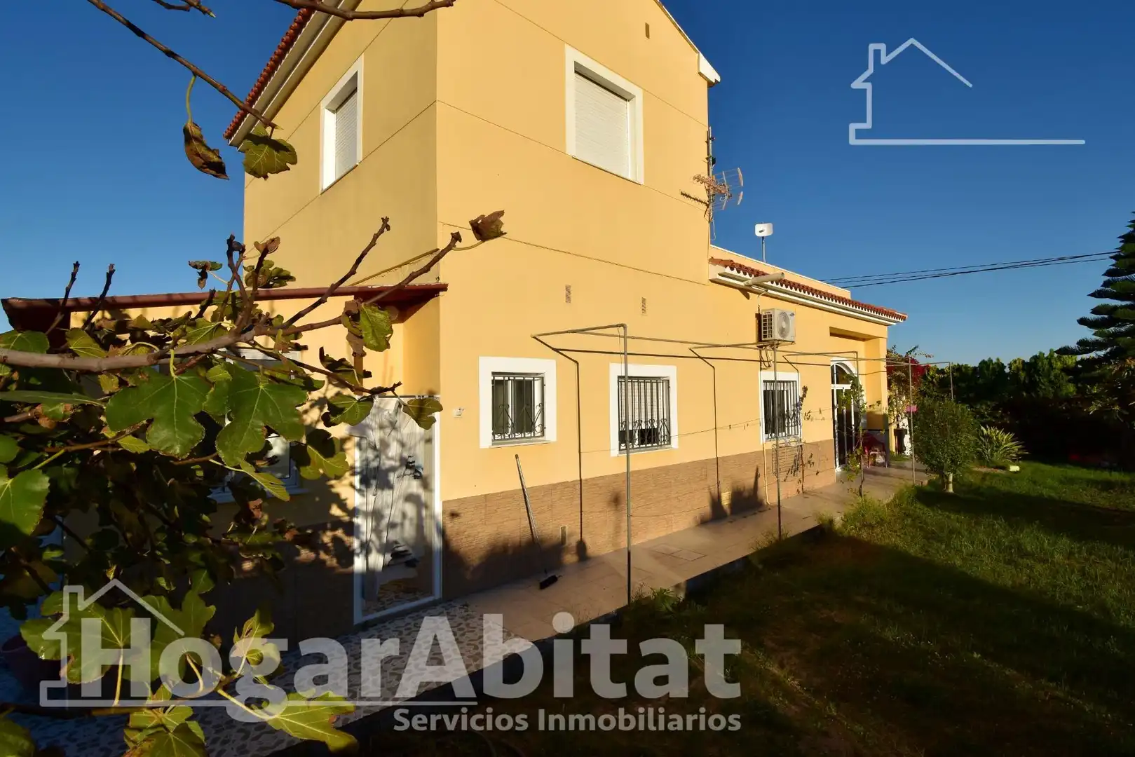 Vista exterior de Casa o chalet en venta en Oliva con Aire acondicionado, Jardín privado y Terraza