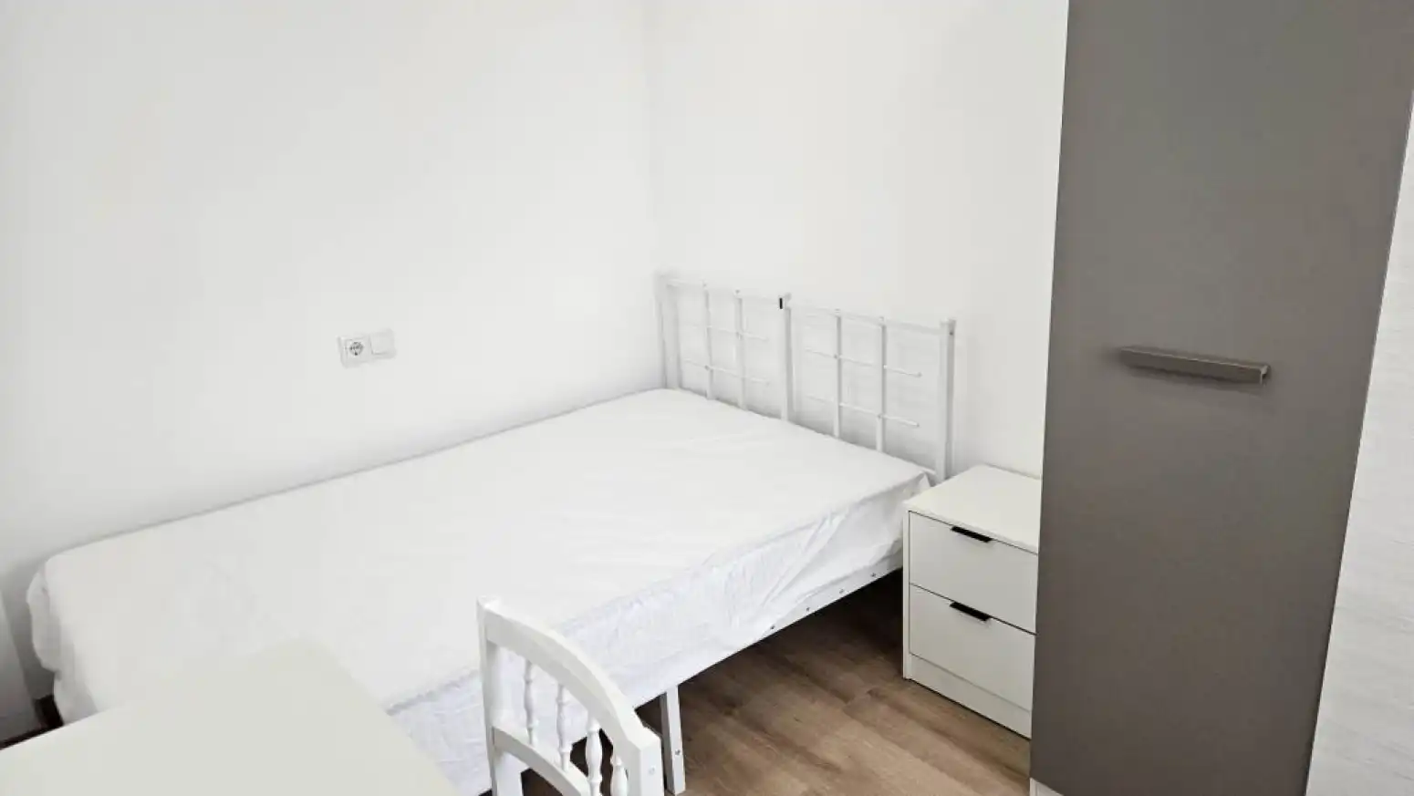 Schlafzimmer von Wohnung zur Miete in Salamanca mit Heizung, Möbliert und Balkon
