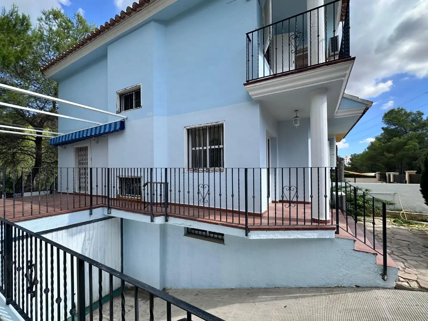 Vista exterior de Casa adosada en venda en Gilet amb Terrassa, Piscina i Balcó