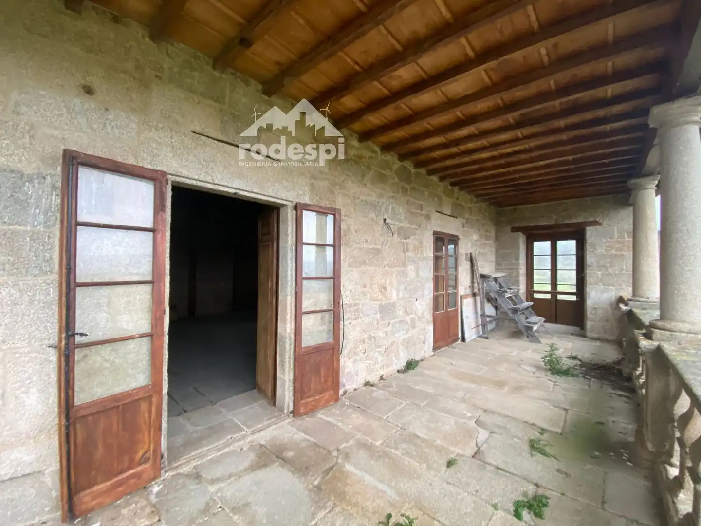 Buildings for sale in Pantón