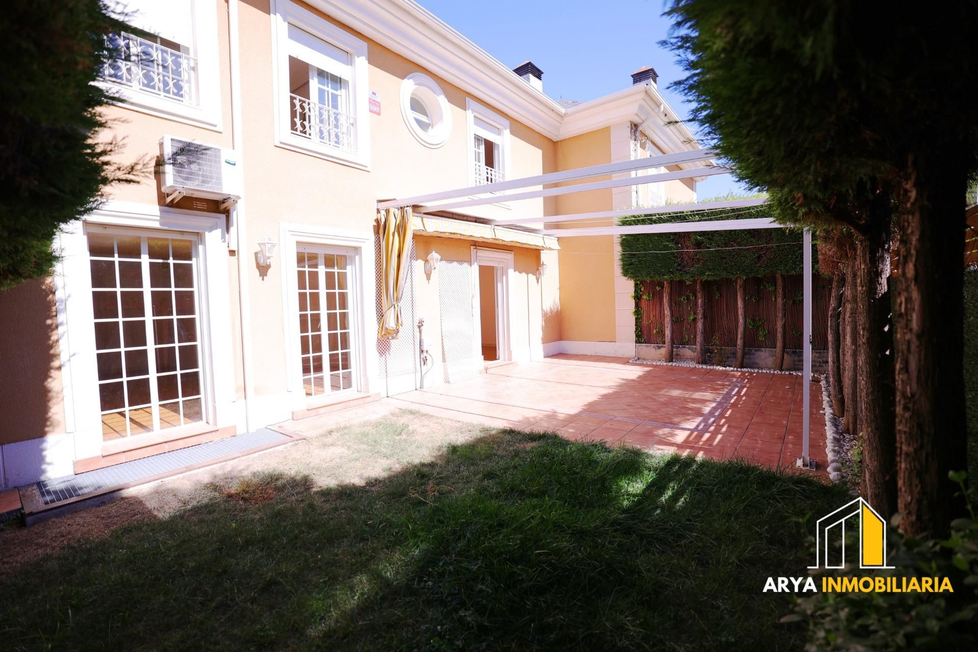 Garden of Single-family semi-detached for sale in Torrejón de Ardoz  with Air Conditioner, Heating and Community pool