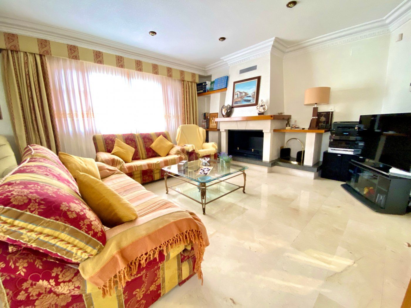 Sala d'estar de Casa adosada en venda en Elda amb Aire condicionat, Calefacció i Parquet