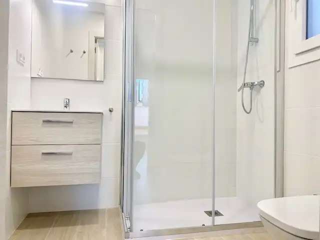 Bathroom of Attic for rent in Barcelona  with Air Conditioner, Heating and Terrace