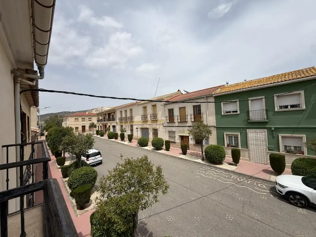 Vista exterior de Casa adosada en venda en Algueña amb Aire condicionat, Calefacció i Terrassa