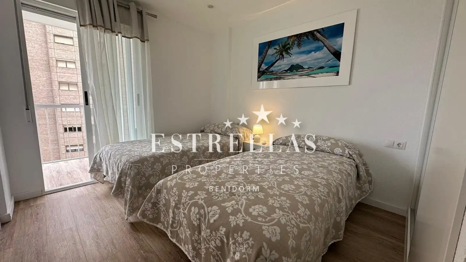 Habitación de Apartamento de alquiler en Benidorm con Calefacción, Jardín privado y Terraza
