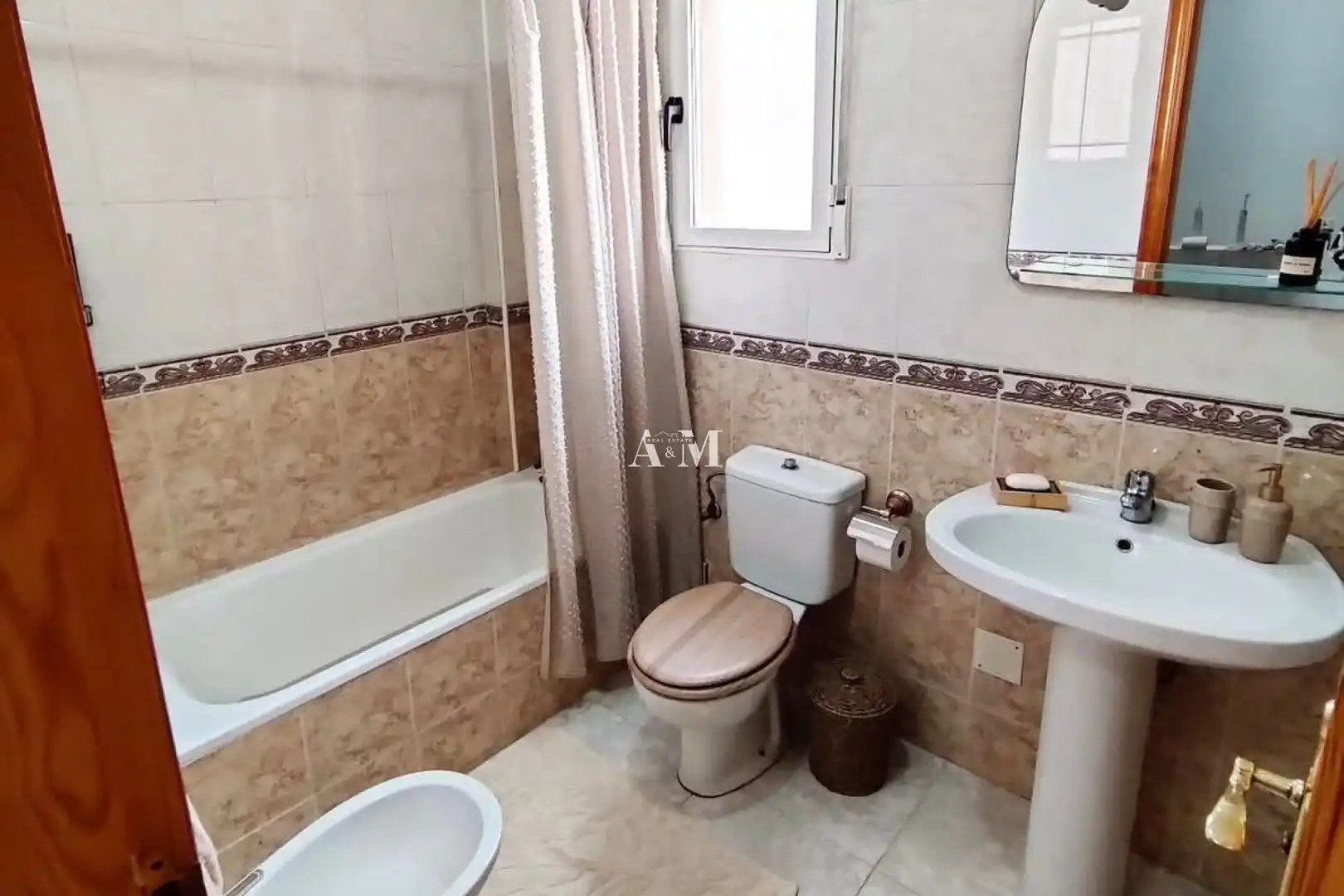 Baño de Casa adosada de alquiler en Torrevieja con Aire acondicionado, Jardín privado y Terraza