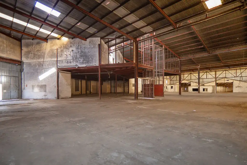 Nau industrial en venda a C/ San Javier, Baños y Mendigo
