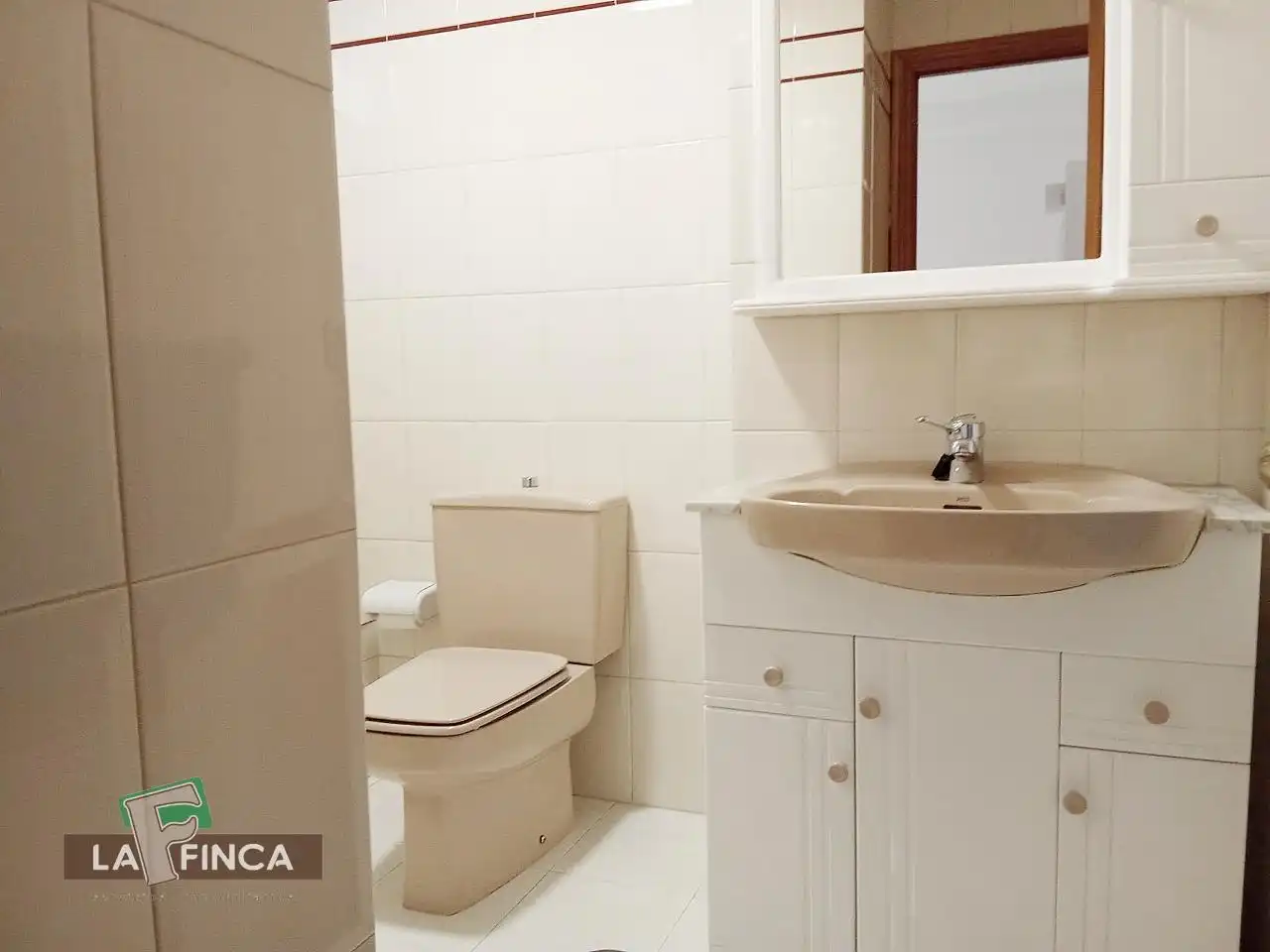 Bathroom of Flat for sale in Oviedo   with Heating, Parquet flooring and Furnished