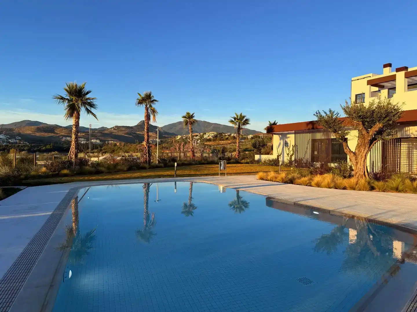 Piscina de Pis en venda en Benahavís amb Aire condicionat i Piscina