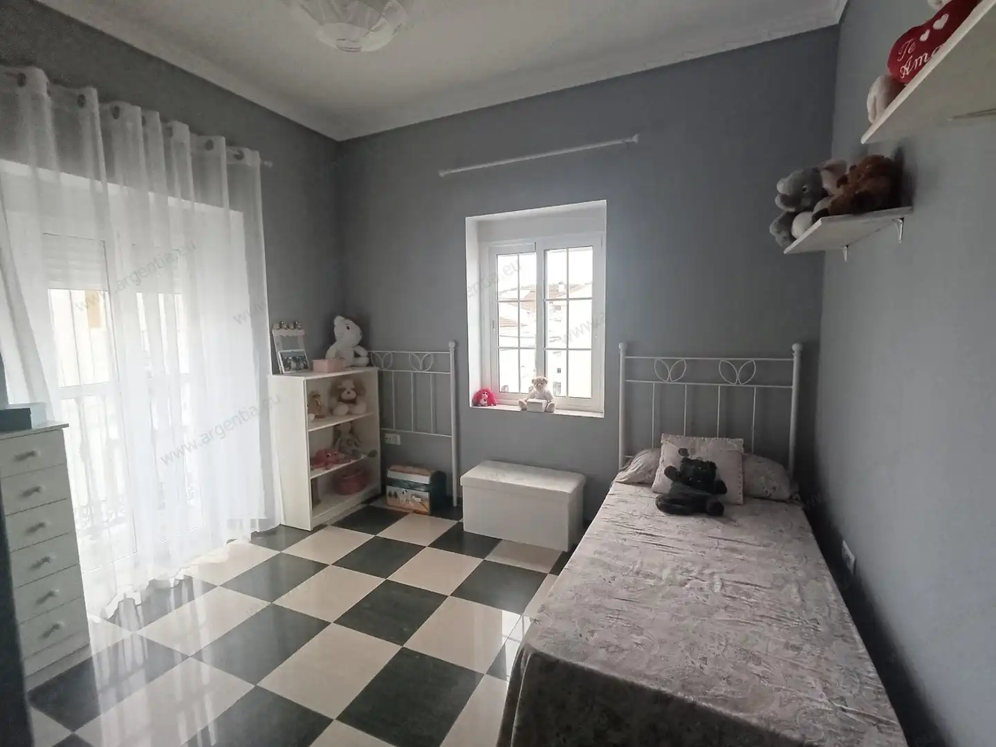 Habitación de Piso en venta en Almadén de la Plata con Aire acondicionado, Terraza y Amueblado