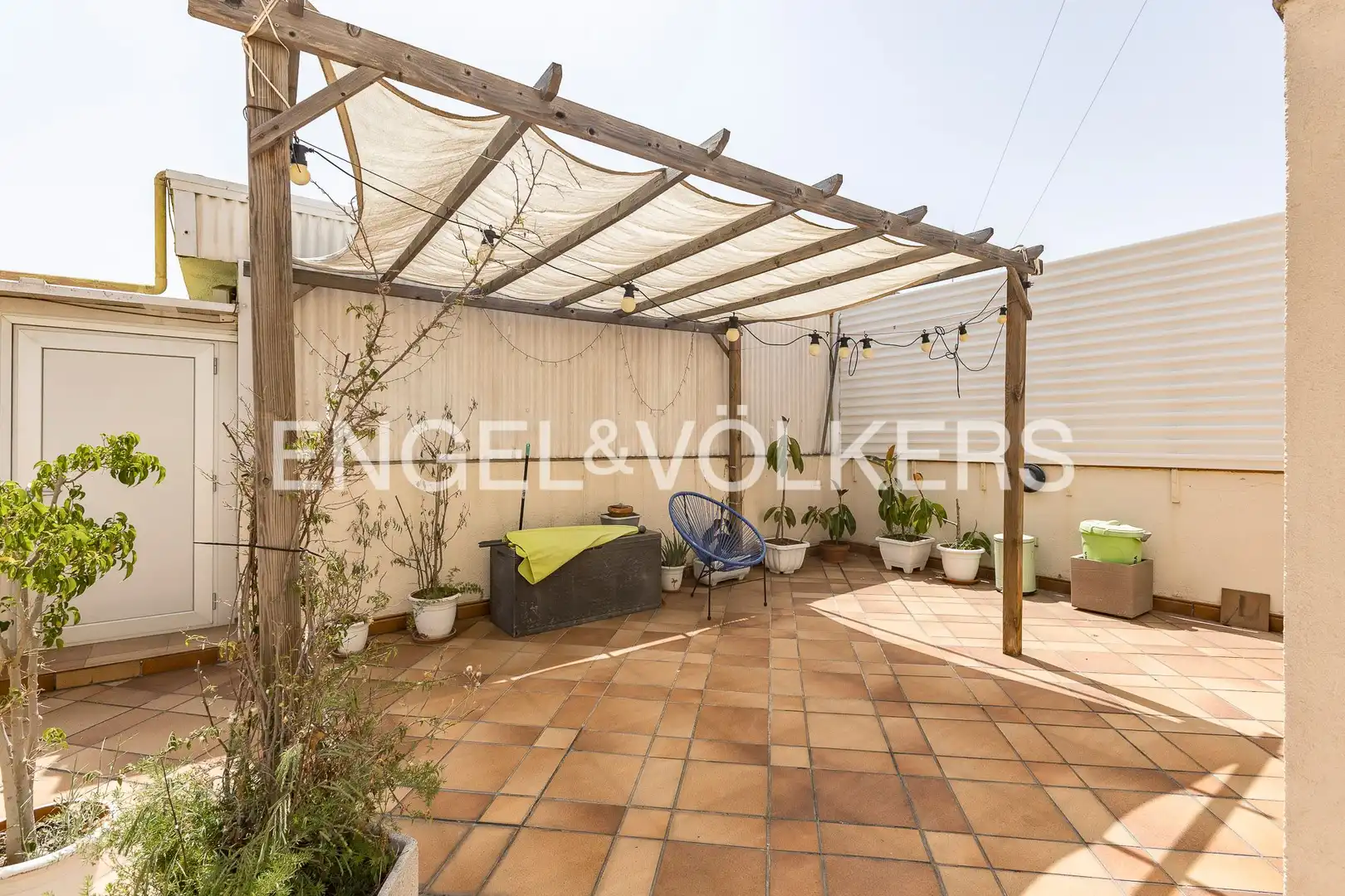 Terrasse von Dachboden zur Miete in Barcelona mit Klimaanlage, Heizung und Parkett