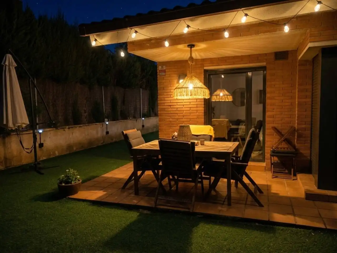 Casa aparellada amb jardí en venda a Calle Joan Coromines, imagen 2