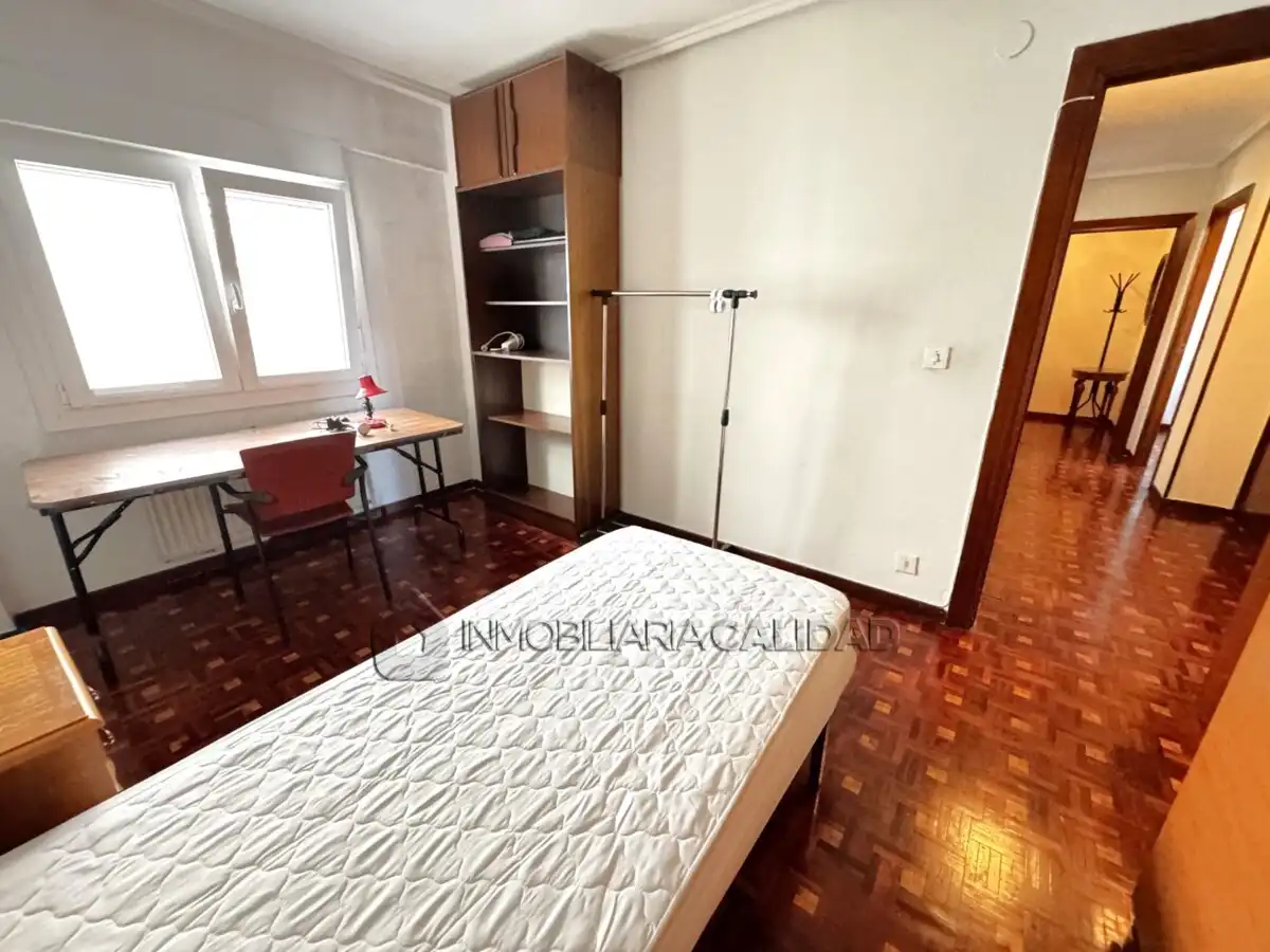 Bedroom of Flat for rent in Burgos  with Heating, Terrace and Furnished