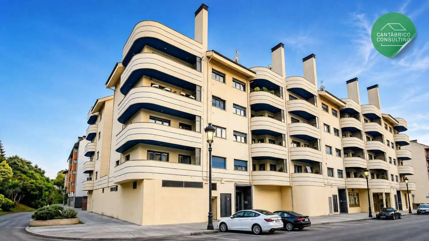 Vista exterior de Pis en venda en Navia amb Calefacció, Parquet i Terrassa