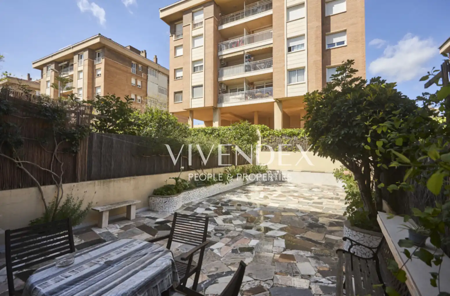 Vista exterior de Casa adosada en venta en Viladecans con Calefacción, Jardín privado y Terraza