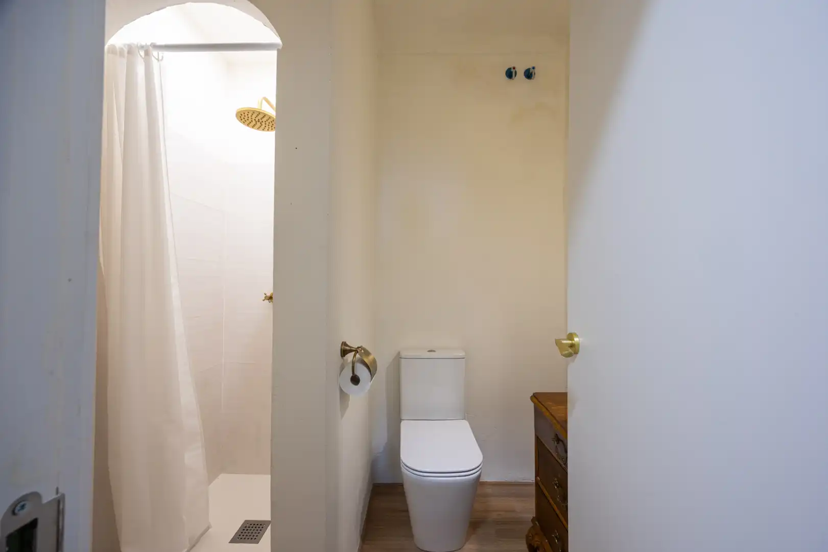 Baño de Casa o chalet en venta en El Puente del Arzobispo con Aire acondicionado, Calefacción y Jardín privado