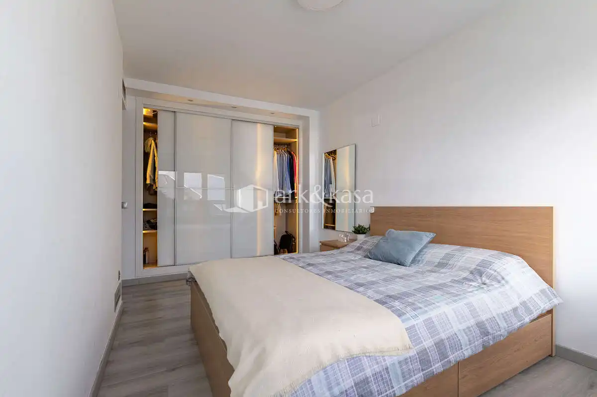 Schlafzimmer von Wohnung zum Verkauf in Valencia mit Klimaanlage, Abstellraum und Ofen
