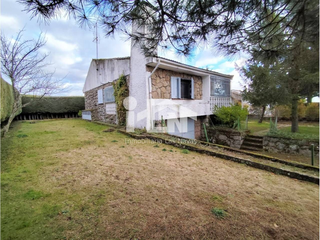 Jardí de Casa o xalet en venda en Navalperal de Pinares amb Calefacció, Jardí privat i Terrassa