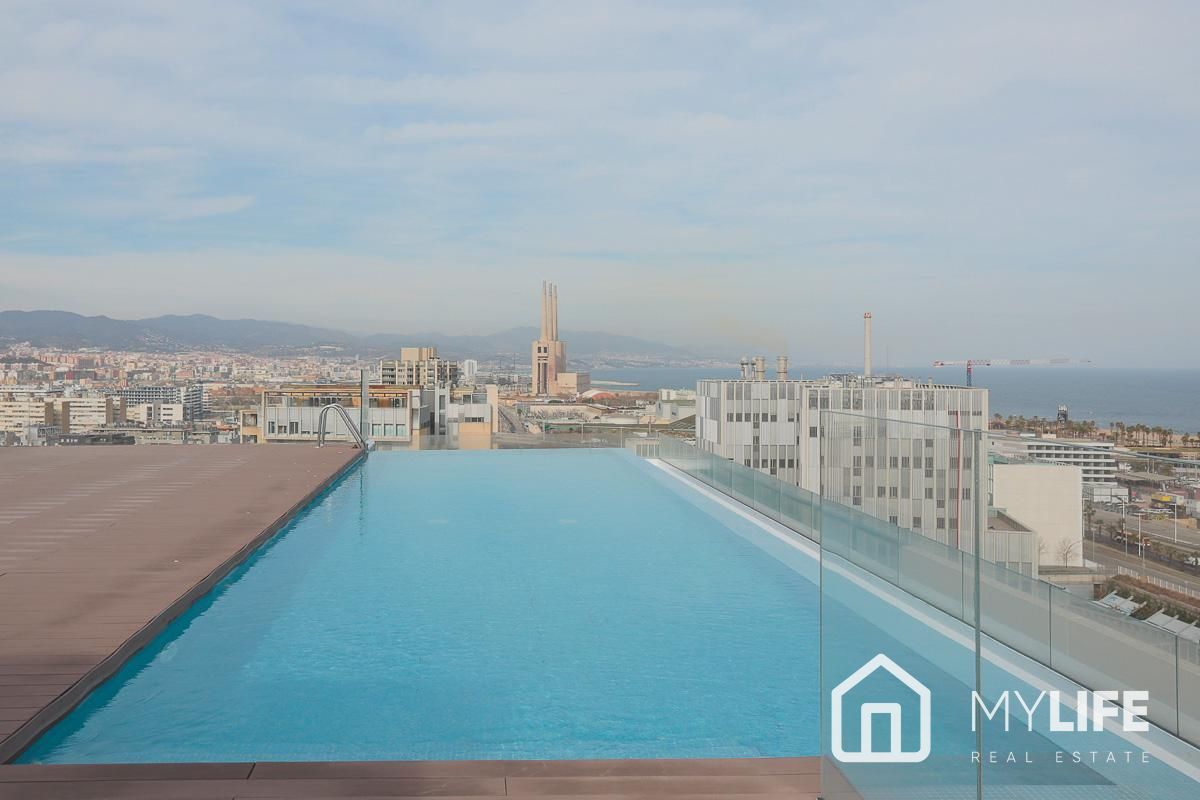 Swimming pool of Flat for sale in  Barcelona Capital  with Air Conditioner, Heating and Terrace