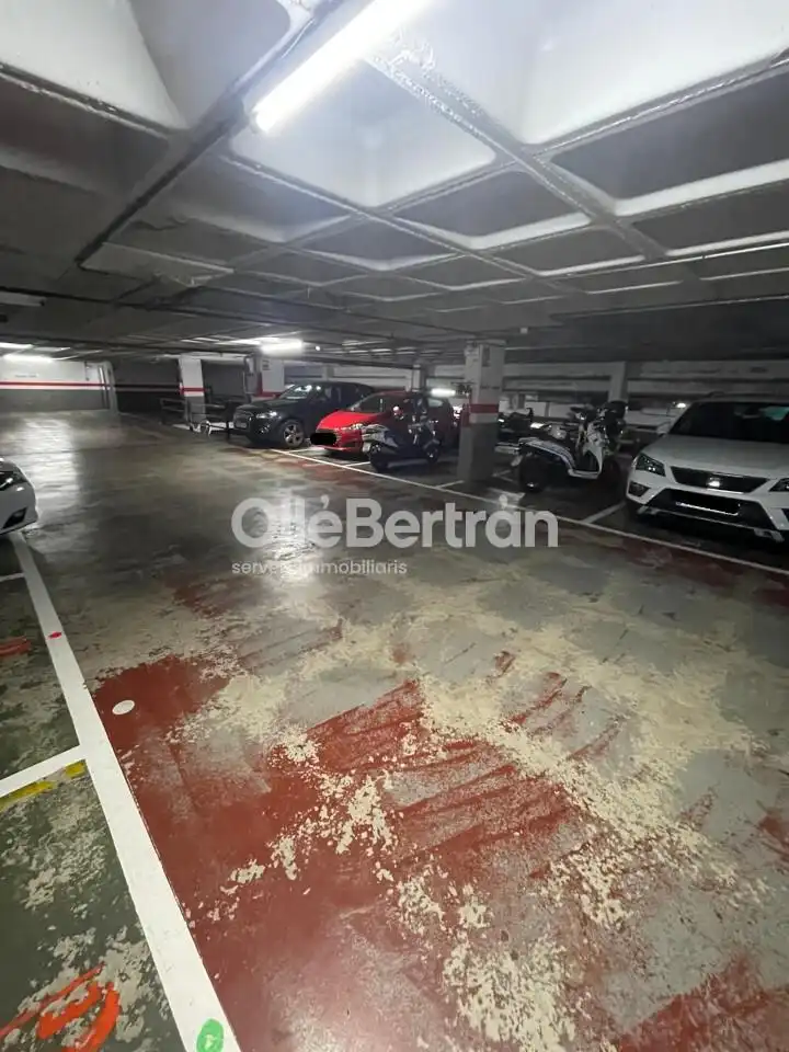 Parkplatz von Garage zur Miete in Badalona