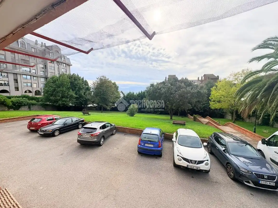 Parking de Piso en venta en Santander con Calefacción y Terraza