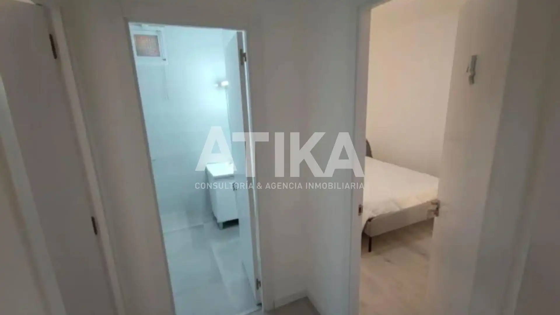 Bedroom of Flat for share in Ontinyent  with Air Conditioner, Heating and Parquet flooring