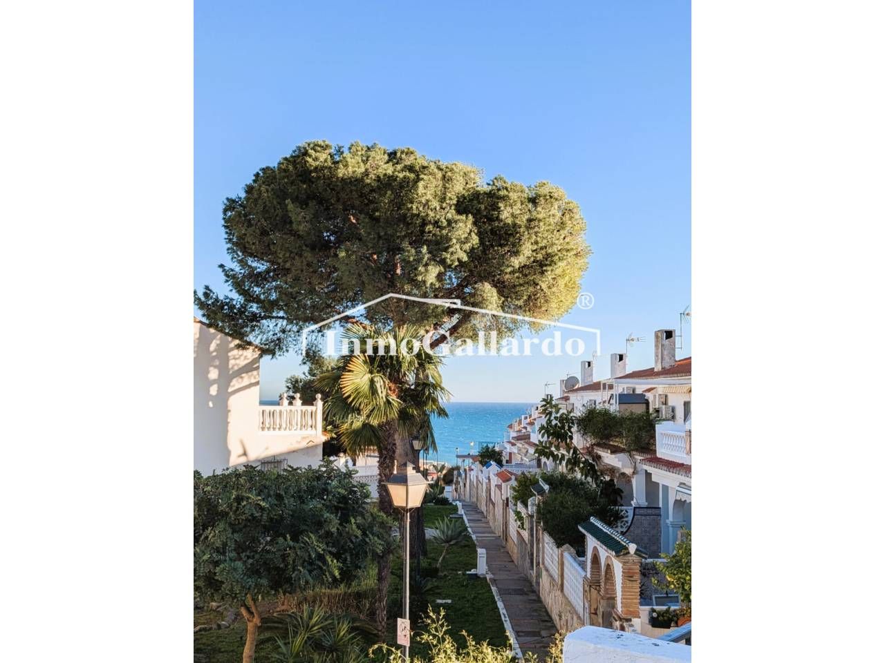 Jardí de Casa adosada en venda en Rincón de la Victoria amb Piscina comunitària