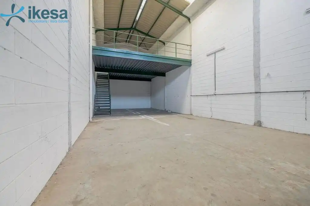 Fabrikhallen zum Verkauf in Nuevo Parque - Los Rosales - Tráfico Pesado