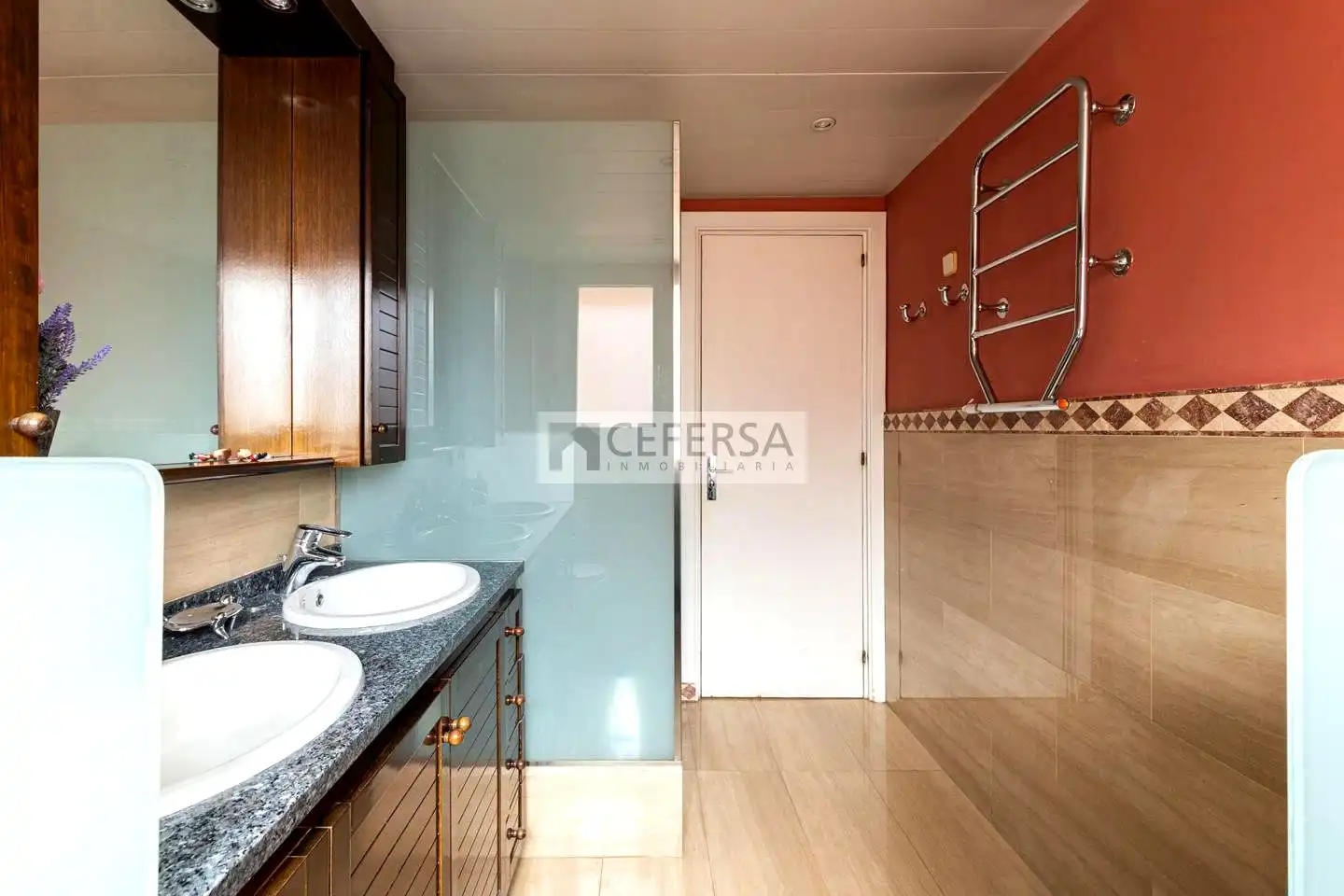 Badezimmer von Wohnung zum Verkauf in Barcelona mit Heizung, Parkett und Terrasse