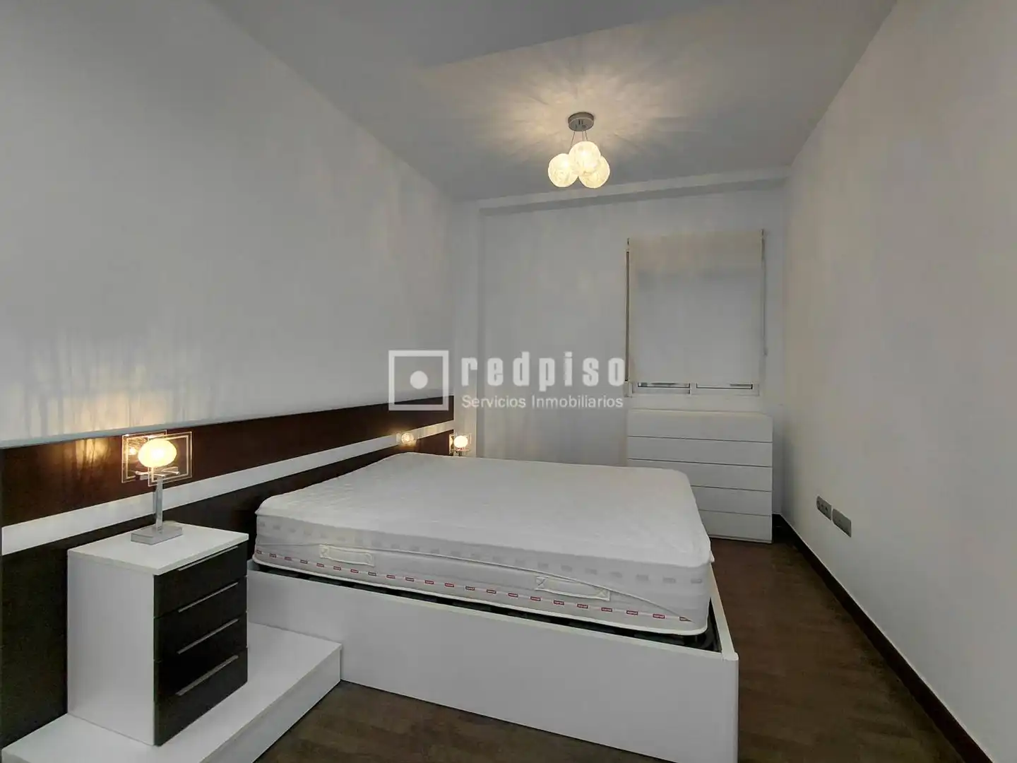 Habitación de Piso de alquiler en Valencia con Aire acondicionado y Amueblado