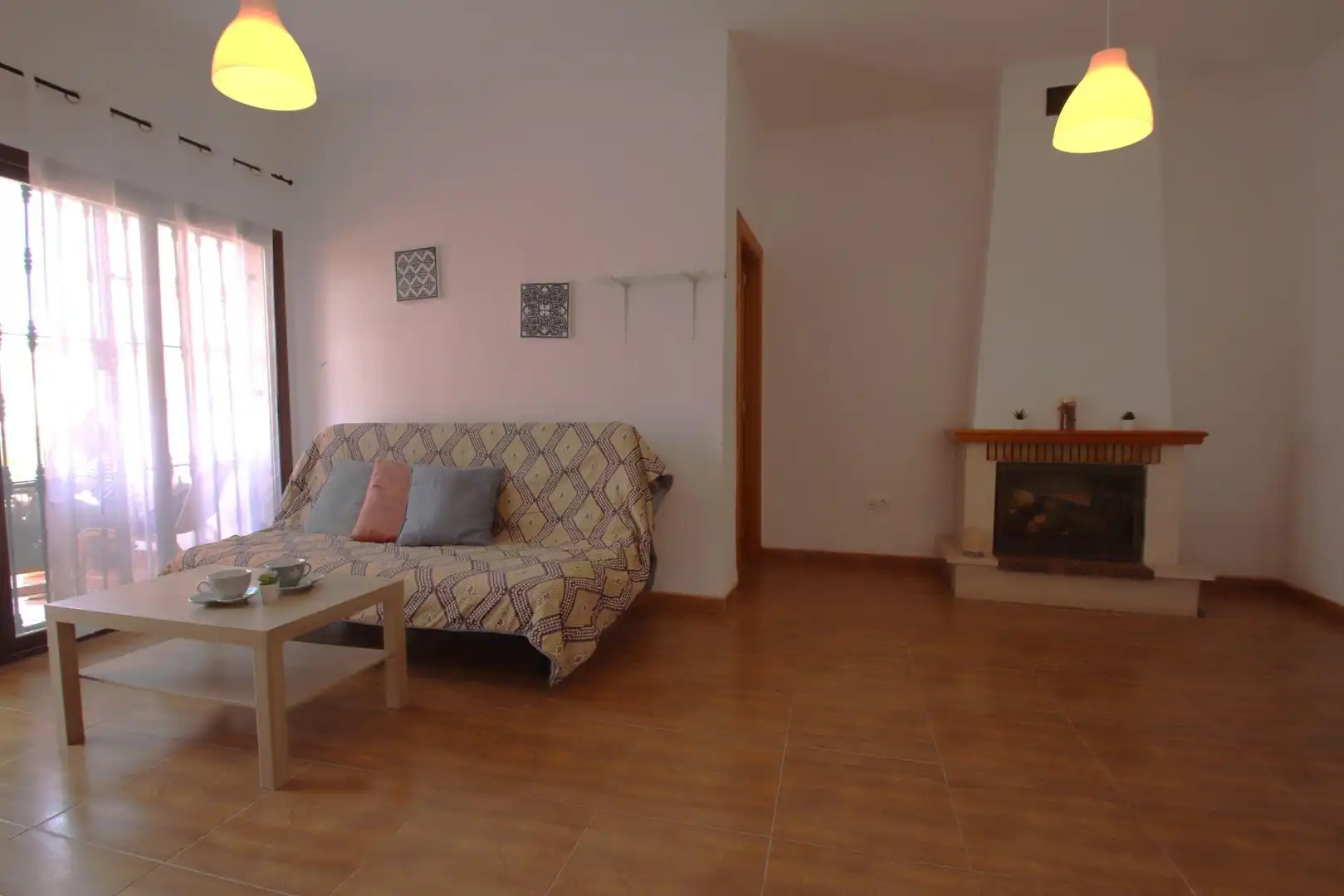 Sala d'estar de Pis en venda en Sorbas amb Aire condicionat, Jardí privat i Terrassa