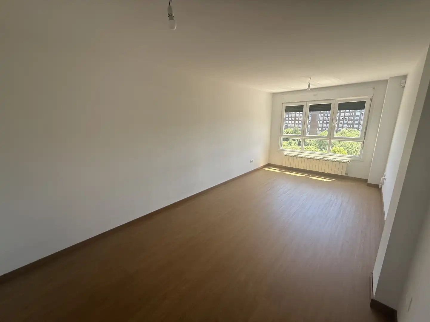 Sala d'estar de Pis en venda en Avilés amb Calefacció, Jardí privat i Parquet