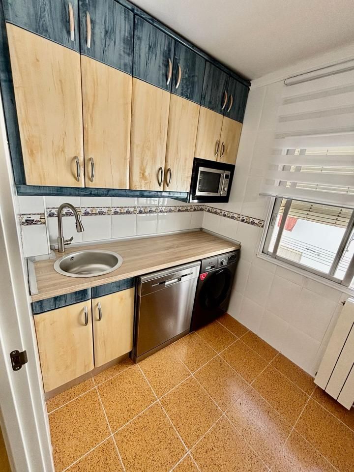 Kitchen of Flat for sale in  Zaragoza Capital  with Air Conditioner, Heating and Balcony