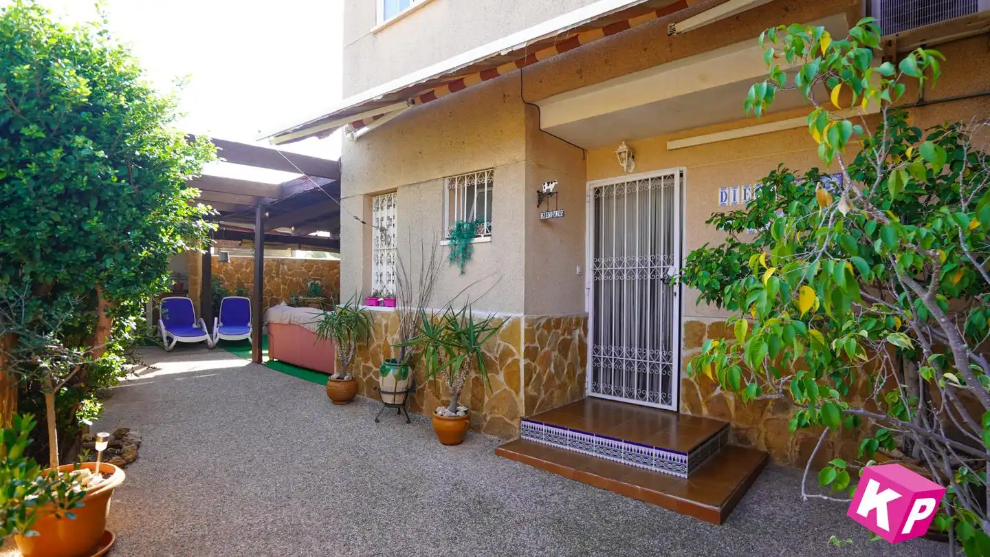 Bungalow con piscina en venta en Calle Logroño