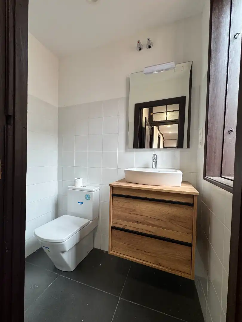 Badezimmer von Wohnung zur Miete in Oviedo  mit Ofen und Balkon