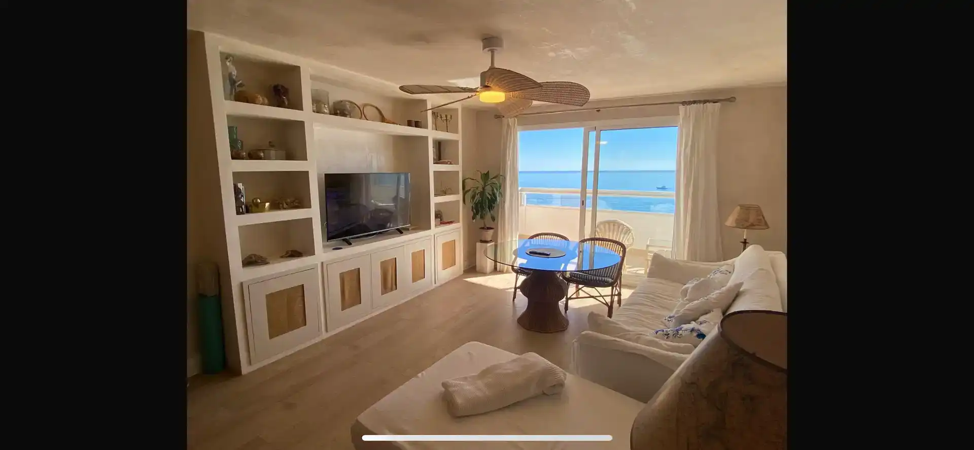 Wohnzimmer von Wohnung zur Miete in Sotogrande mit Balkon