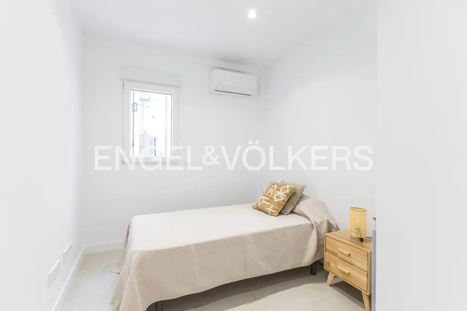 Bedroom of Flat for sale in Madrid  with Air Conditioner, Heating and Terrace
