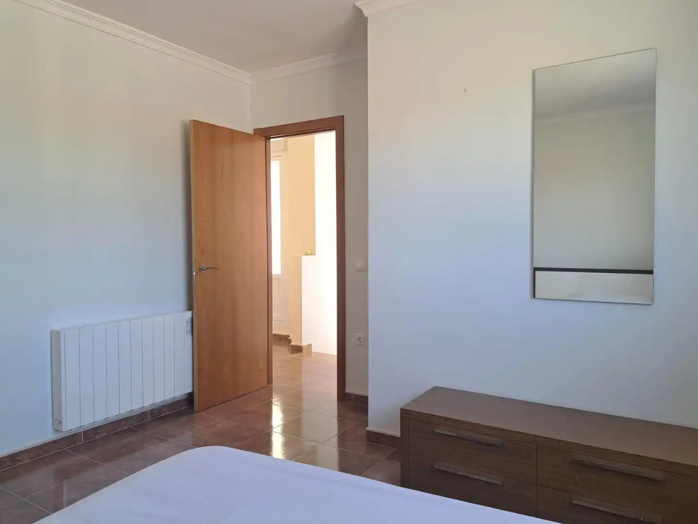 Habitación de Casa adosada en venta en Requena con Calefacción, Terraza y Trastero