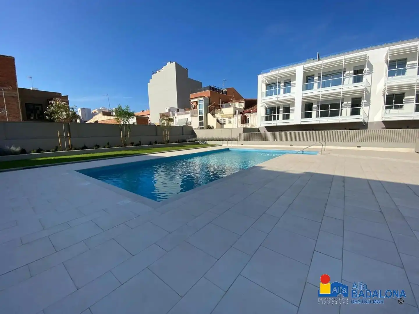 Swimming pool of Attic for rent in Badalona  with Air Conditioner, Heating and Parquet flooring