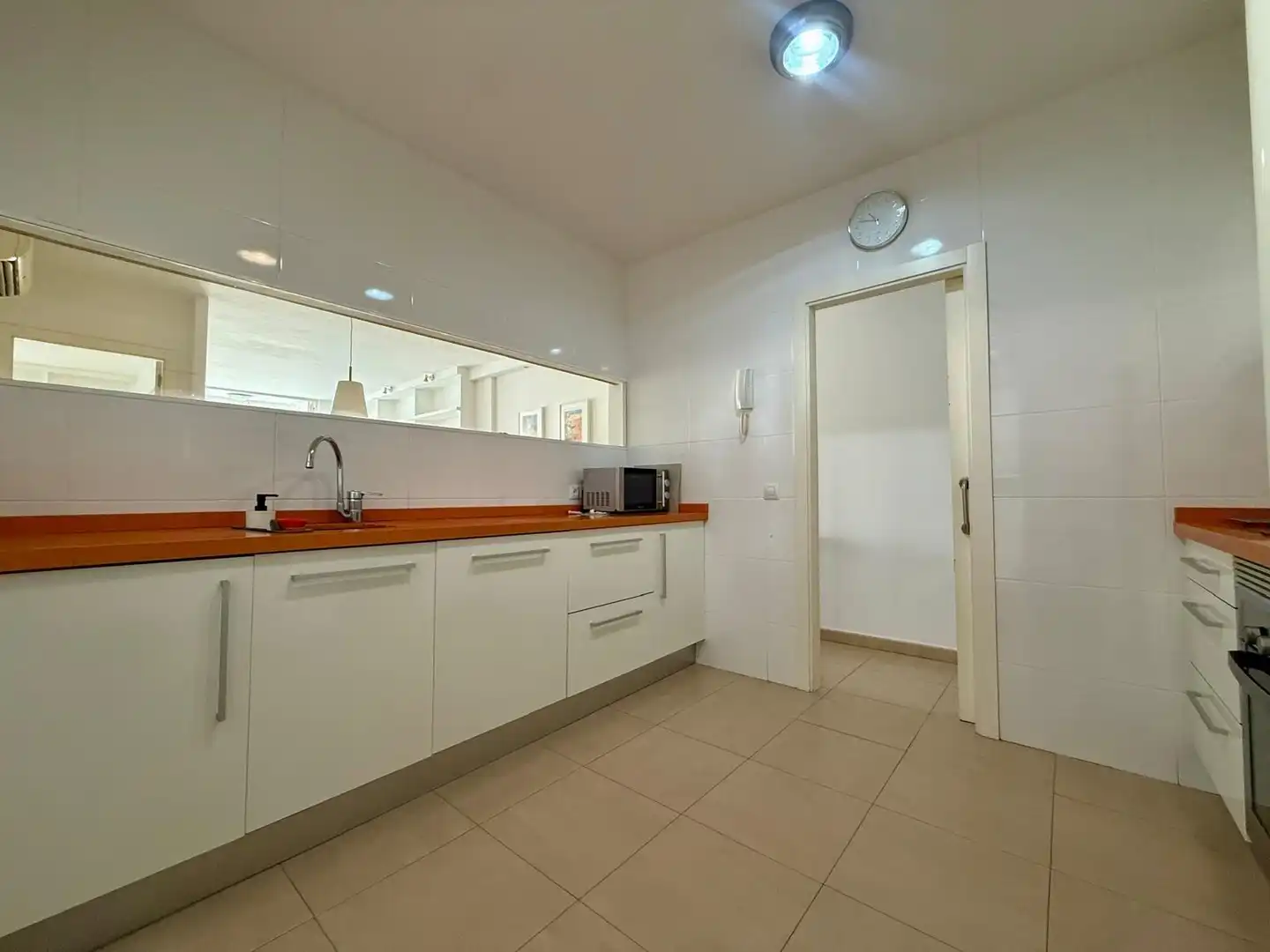 Flat for rent in Calle de Fernán Sánchez de Tovar, Cruz Roja