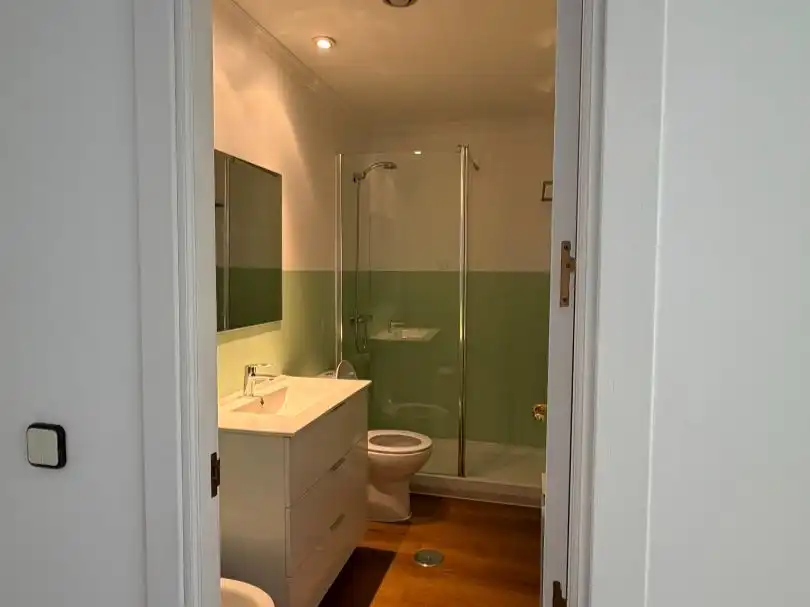 Badezimmer von Wohnung zur Miete in Madrid mit Klimaanlage, Heizung und Abstellraum