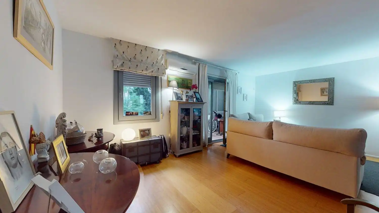 Living room of Flat for sale in Sevilla  with Air Conditioner, Heating and Terrace