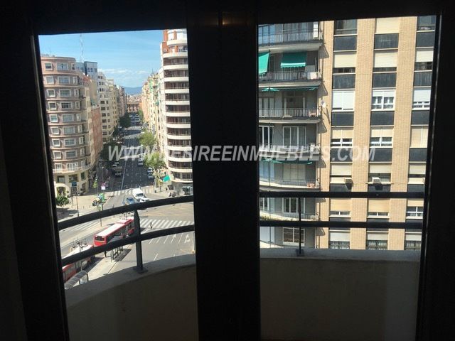 Vista exterior de Oficina de lloguer en  Valencia Capital amb Aire condicionat, Calefacció i Balcó