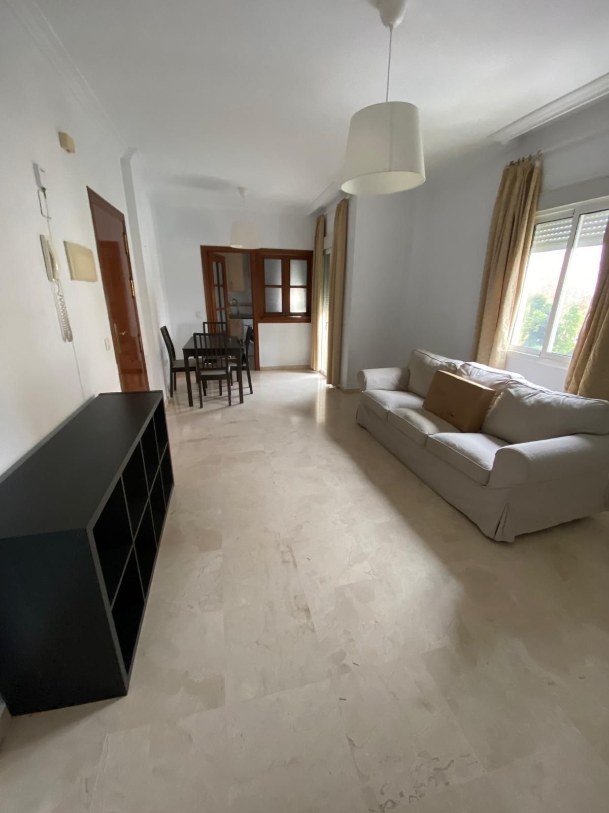 Sala d'estar de Pis de lloguer en  Sevilla Capital amb Aire condicionat