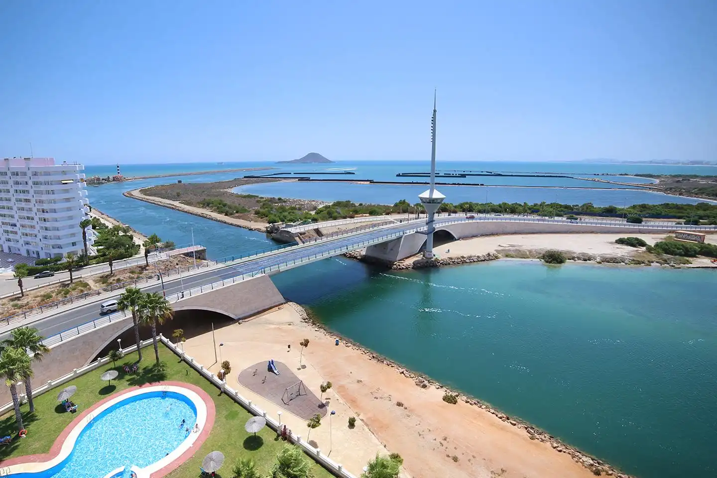 Ático en venta en La Manga del Mar Menor con Aire acondicionado, Terraza y Piscina