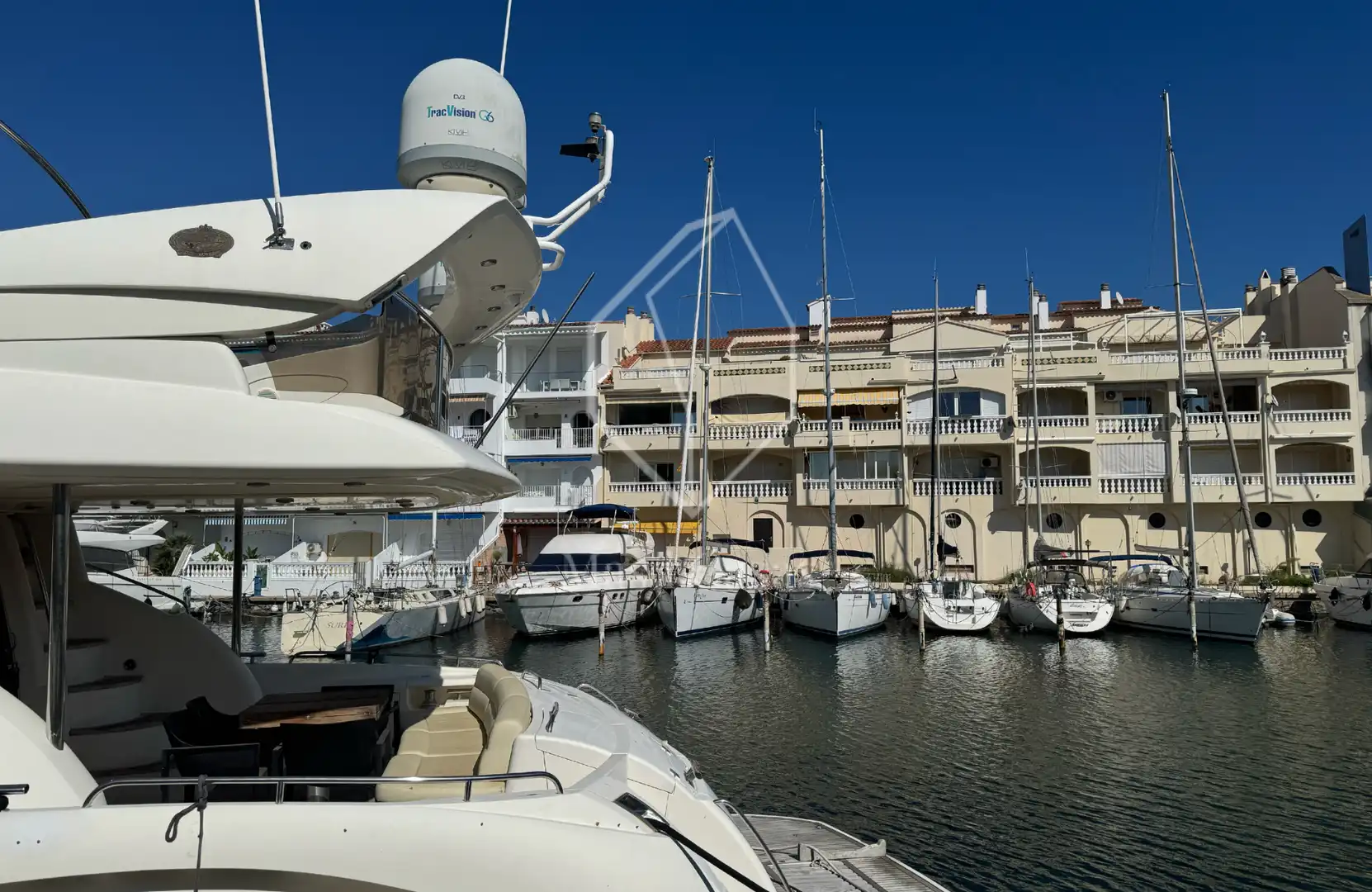 Aparcament de Dúplex en venda en Empuriabrava amb Aire condicionat, Calefacció i Terrassa